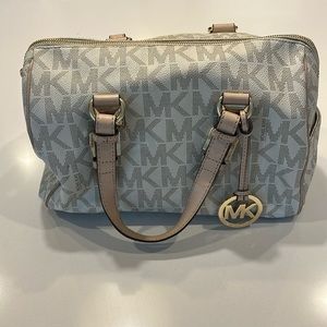Micheal Kors purse